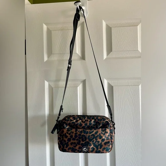 Kurt Geiger Camera Bag Crossbody Leopard Brown Quilted Nylon Shoulder Bag - Picture 3 of 8